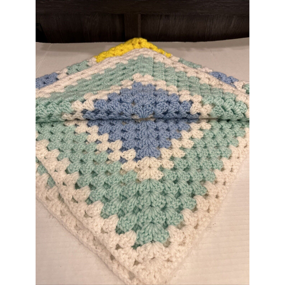 Vintage 34”Handmade Crocheted Baby Blanket-Blue/Grn/Yellow/Whi Beautifully made - Picture 5 of 7